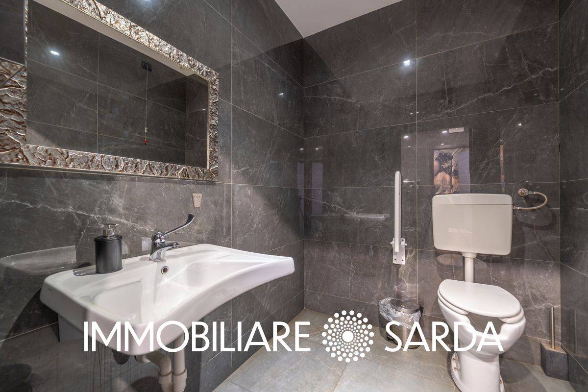 Locale commerciale in vendita a Olbia, San Simplicio