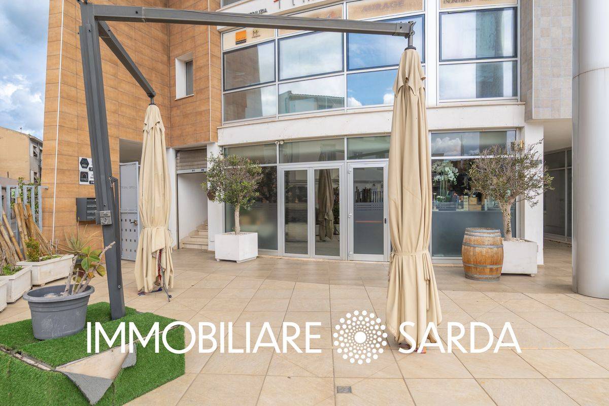 Locale commerciale in vendita a Olbia, San Simplicio
