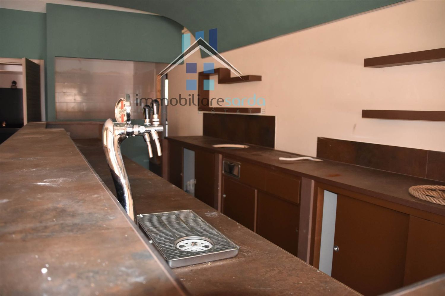 Locale commerciale in vendita a Golfo Aranci