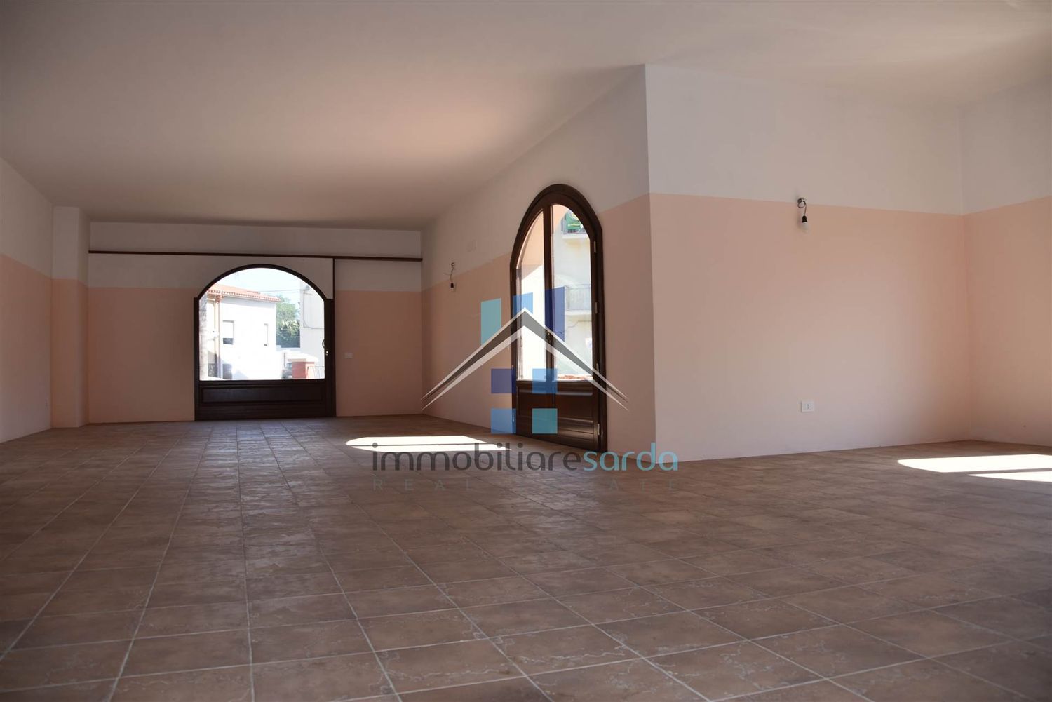 Locale commerciale in vendita a Golfo Aranci