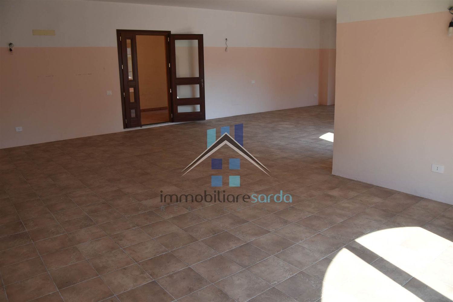 Locale commerciale in vendita a Golfo Aranci