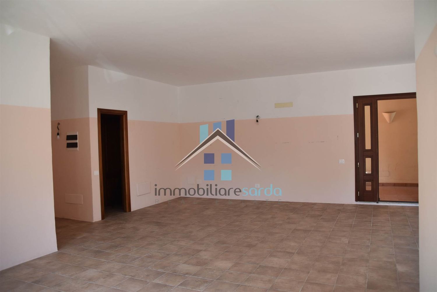 Locale commerciale in vendita a Golfo Aranci