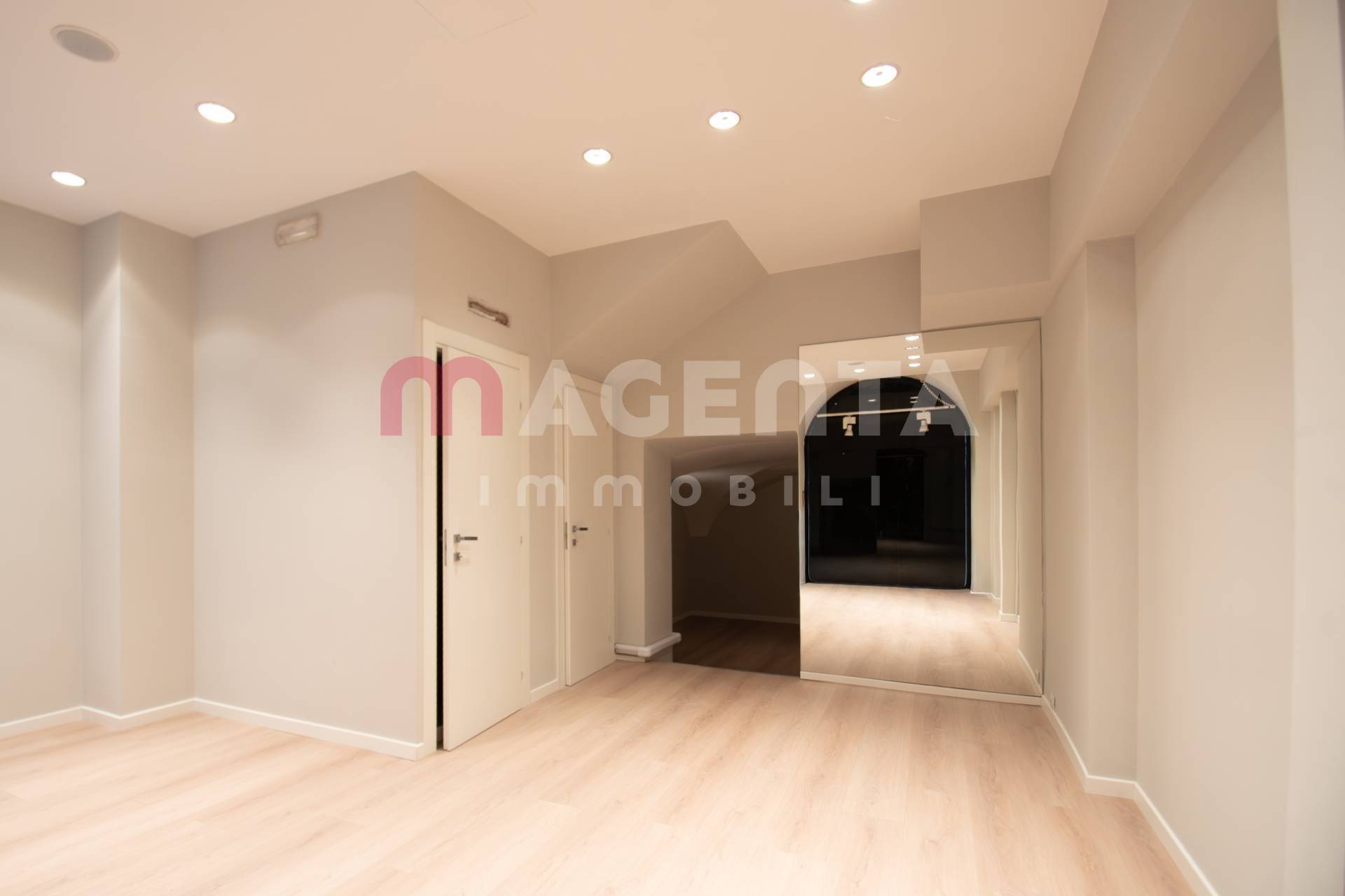 Locale commerciale in vendita a Brescia, Centro storico pregiato