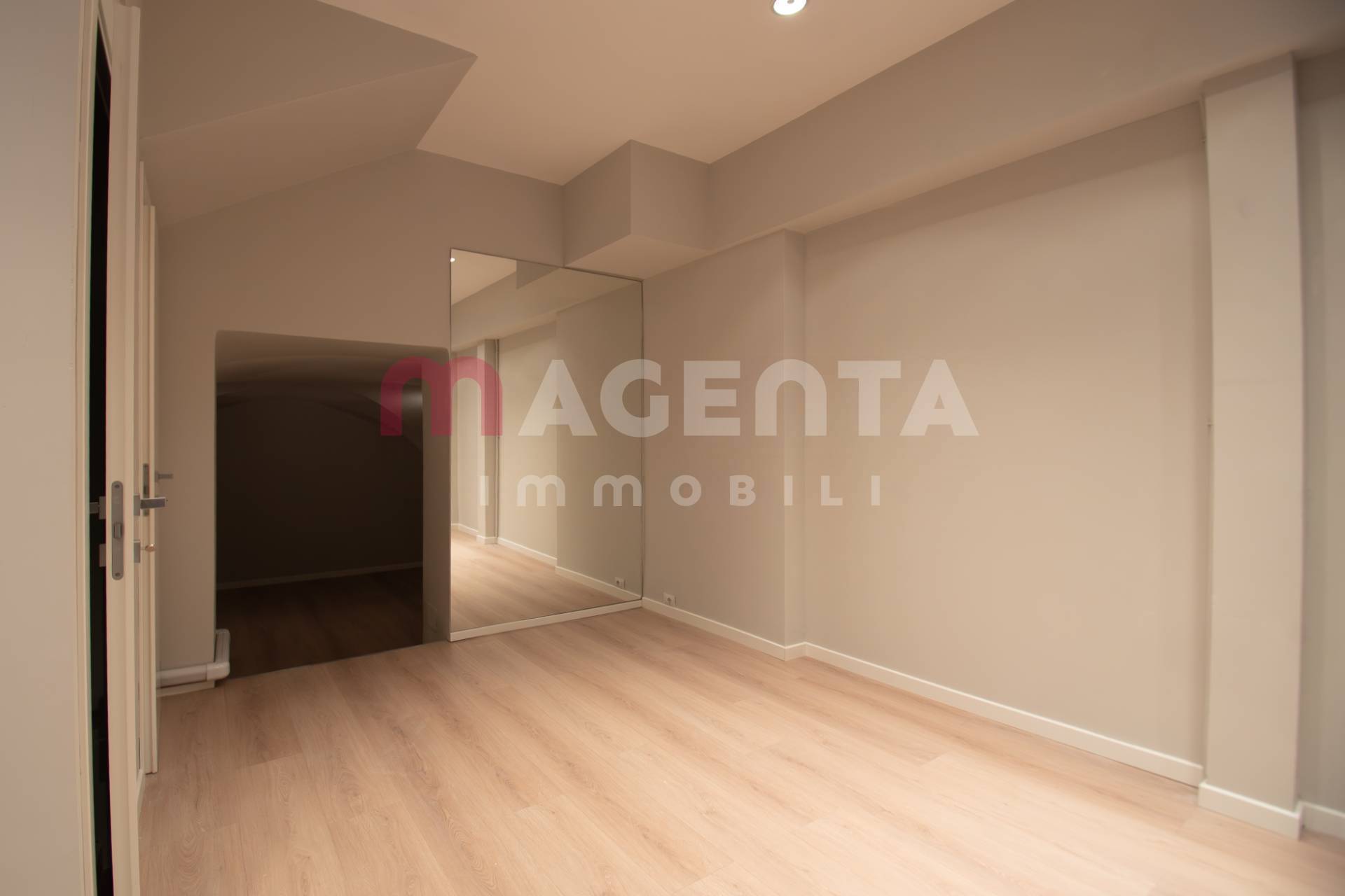 Locale commerciale in vendita a Brescia, Centro storico pregiato