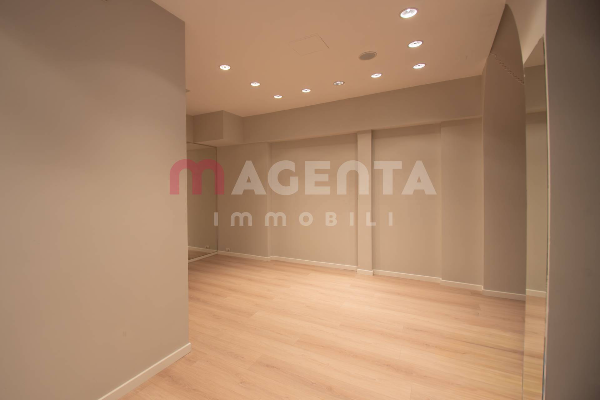 Locale commerciale in vendita a Brescia, Centro storico pregiato