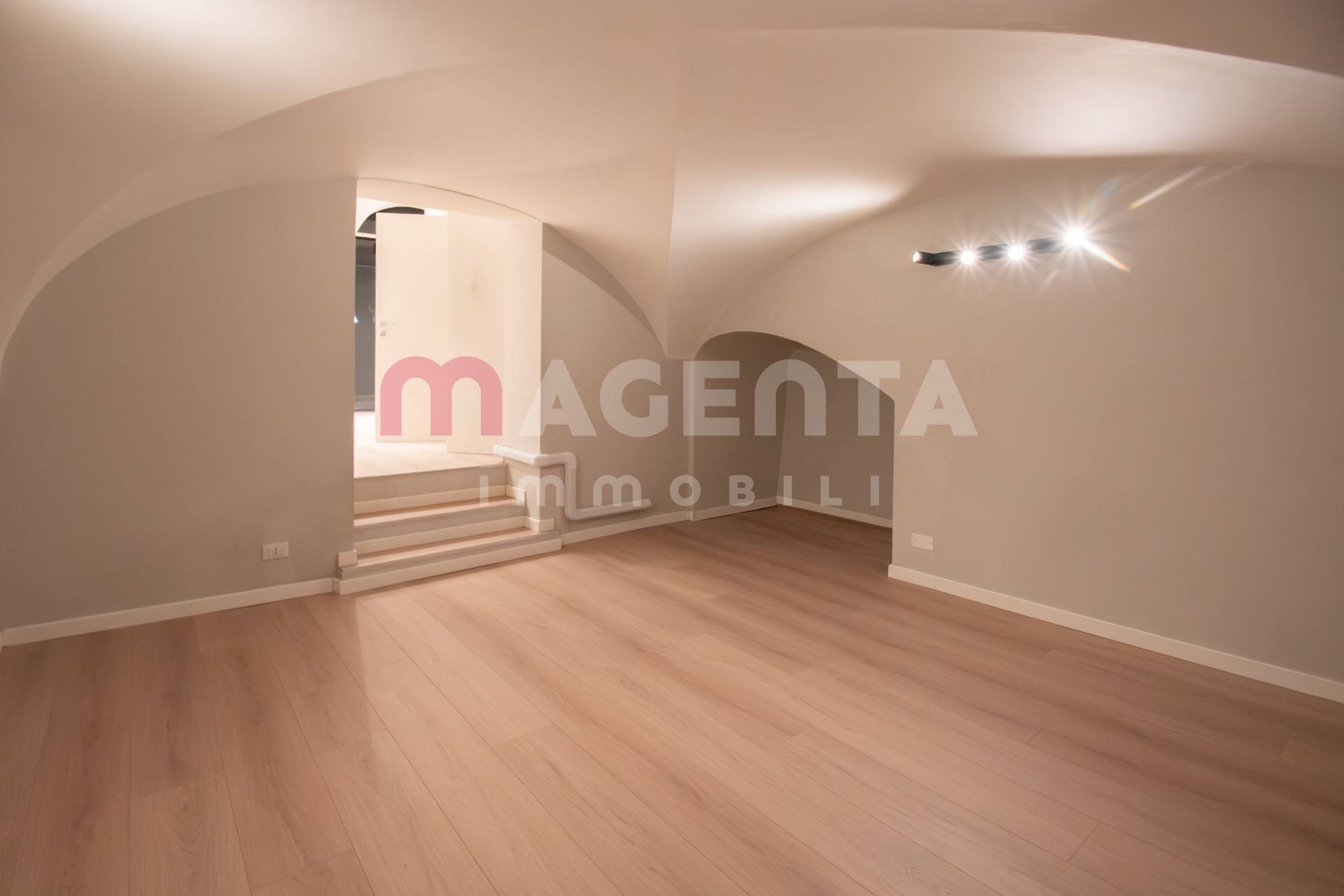 Locale commerciale in vendita a Brescia, Centro storico pregiato