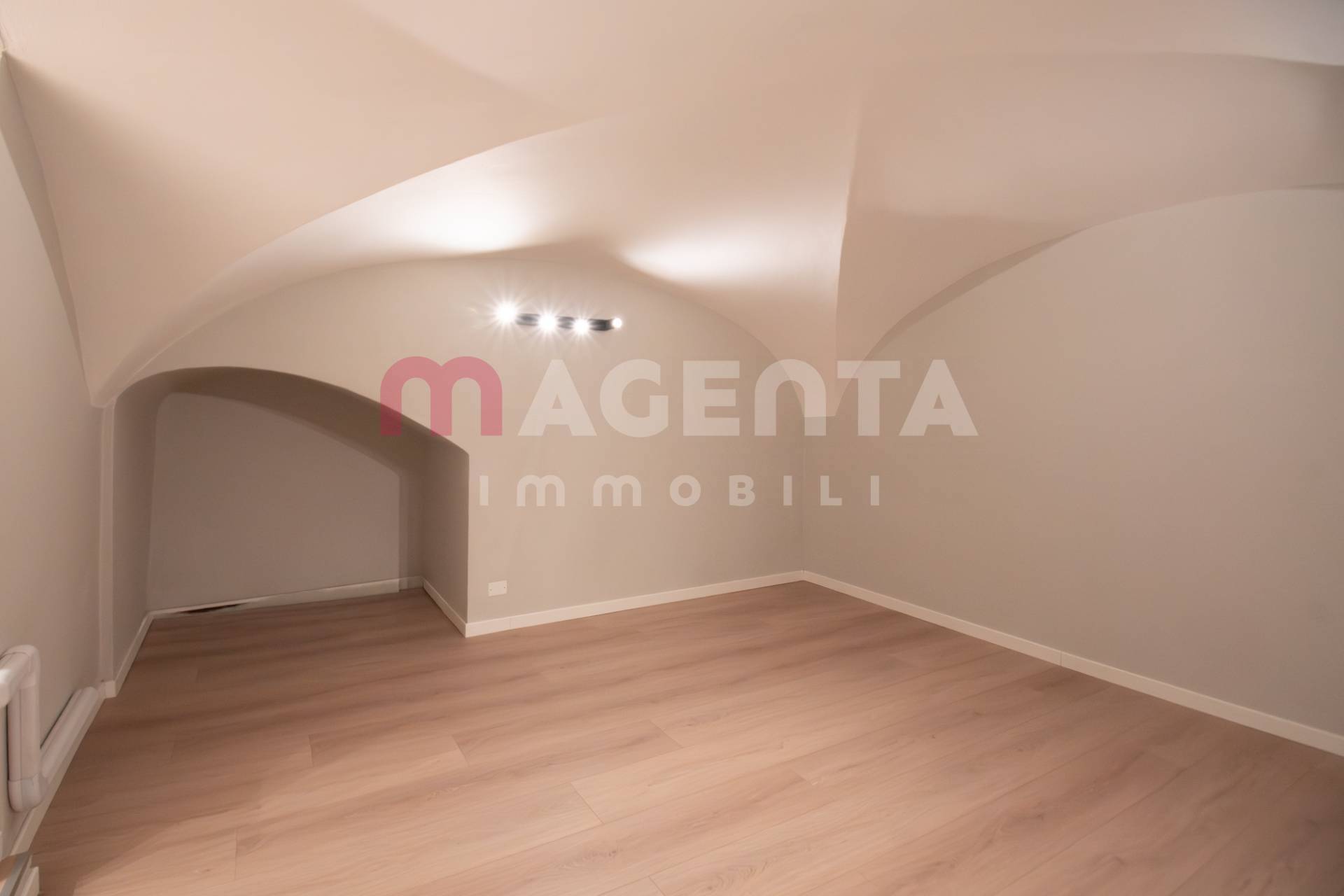 Locale commerciale in vendita a Brescia, Centro storico pregiato