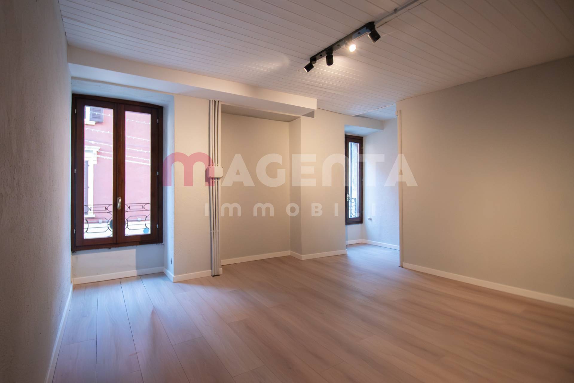 Locale commerciale in vendita a Brescia, Centro storico pregiato