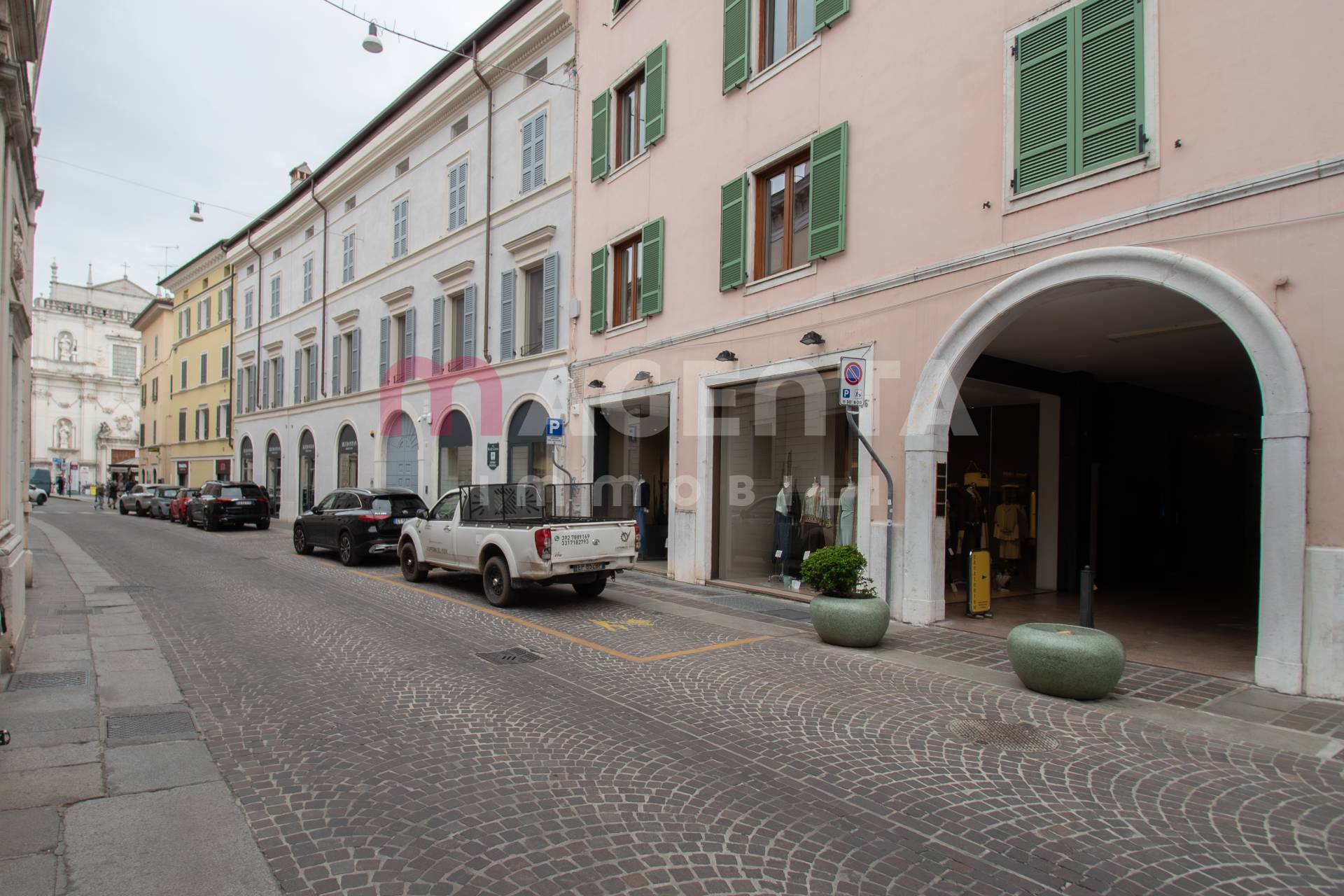 Locale commerciale in vendita a Brescia, Centro storico