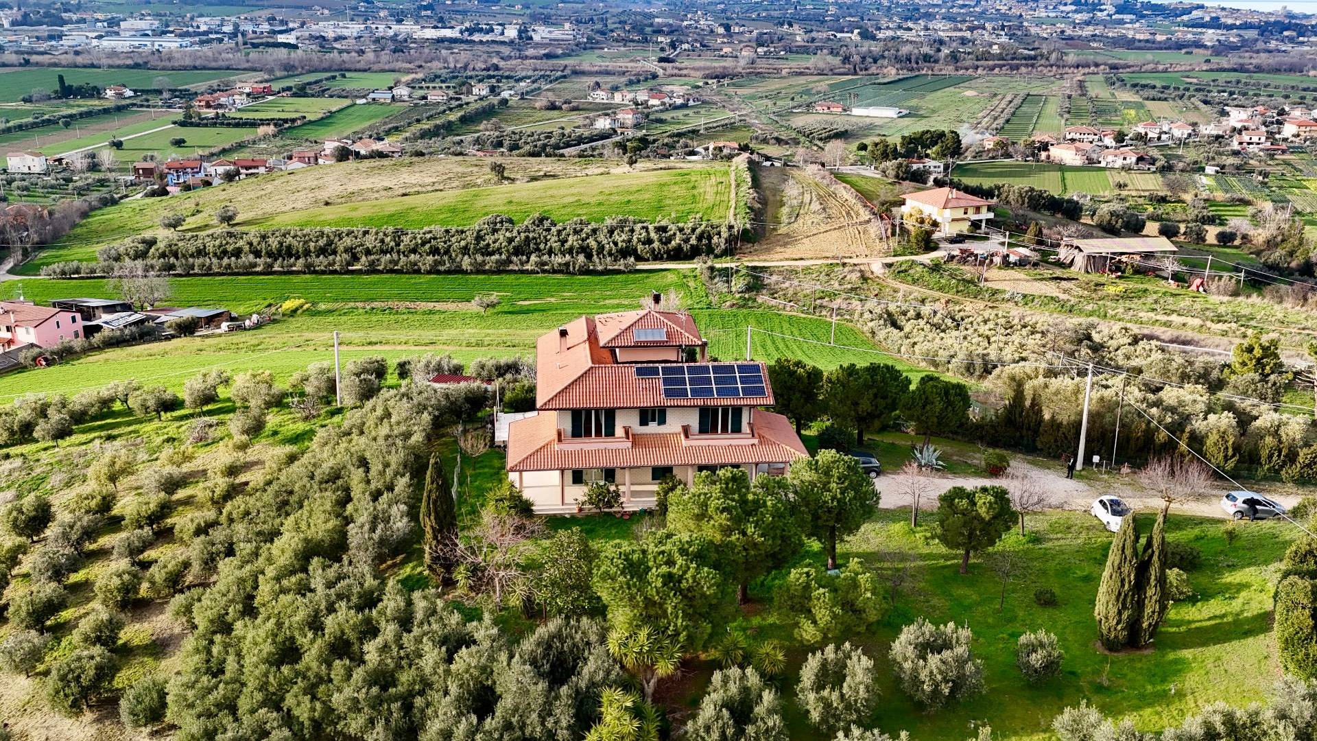 Villa in vendita a Roseto degli Abruzzi, Cologna Spiaggia