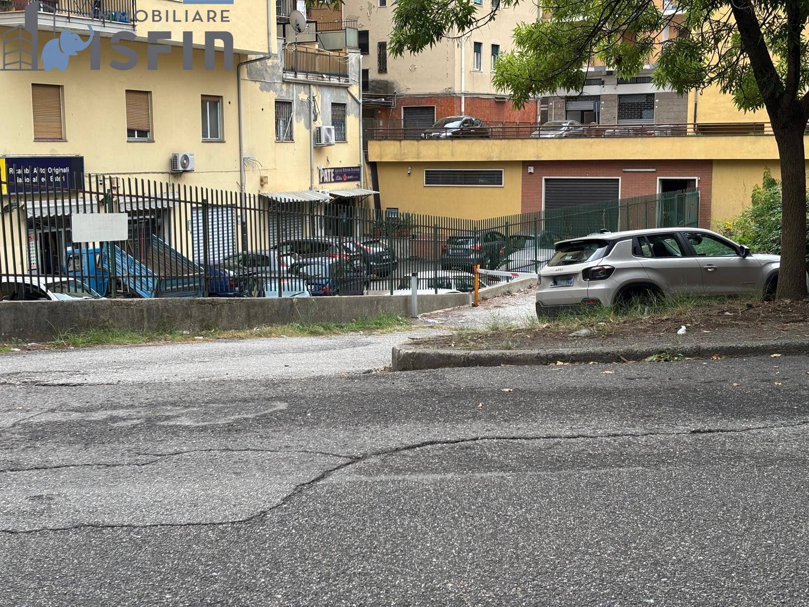 Locale commerciale in vendita a Cosenza, Centro