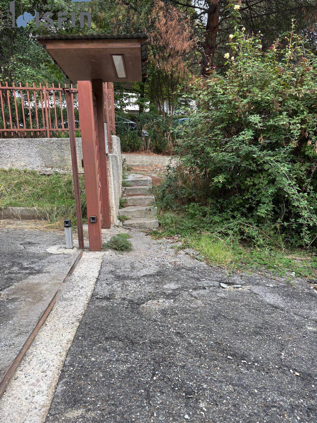 Locale commerciale in vendita a Cosenza, Centro