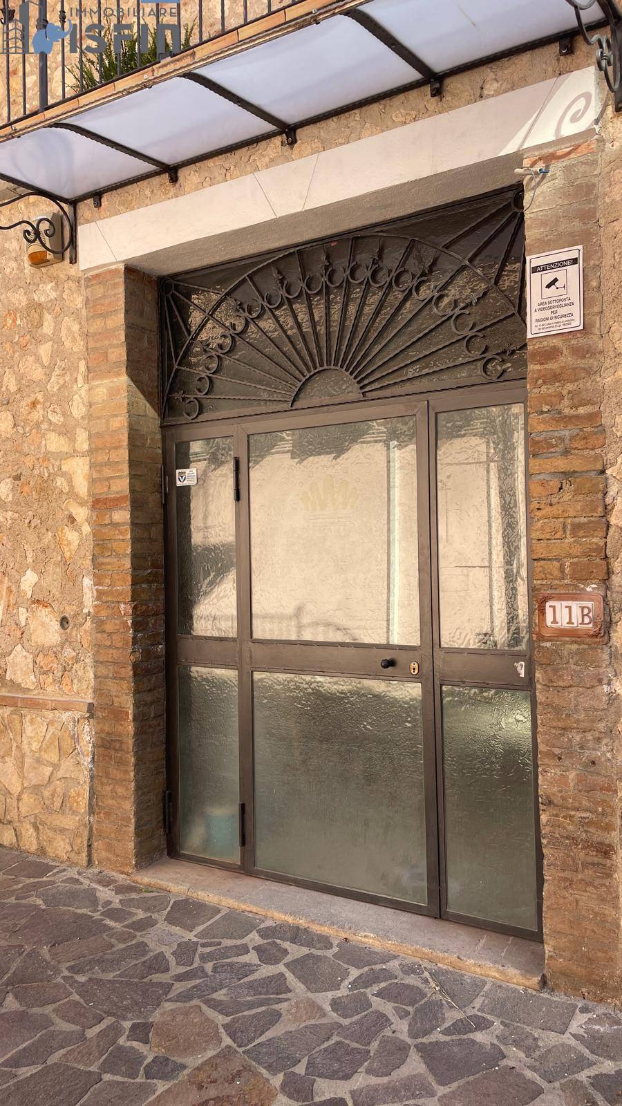 Locale commerciale in affitto a Cosenza, Centro