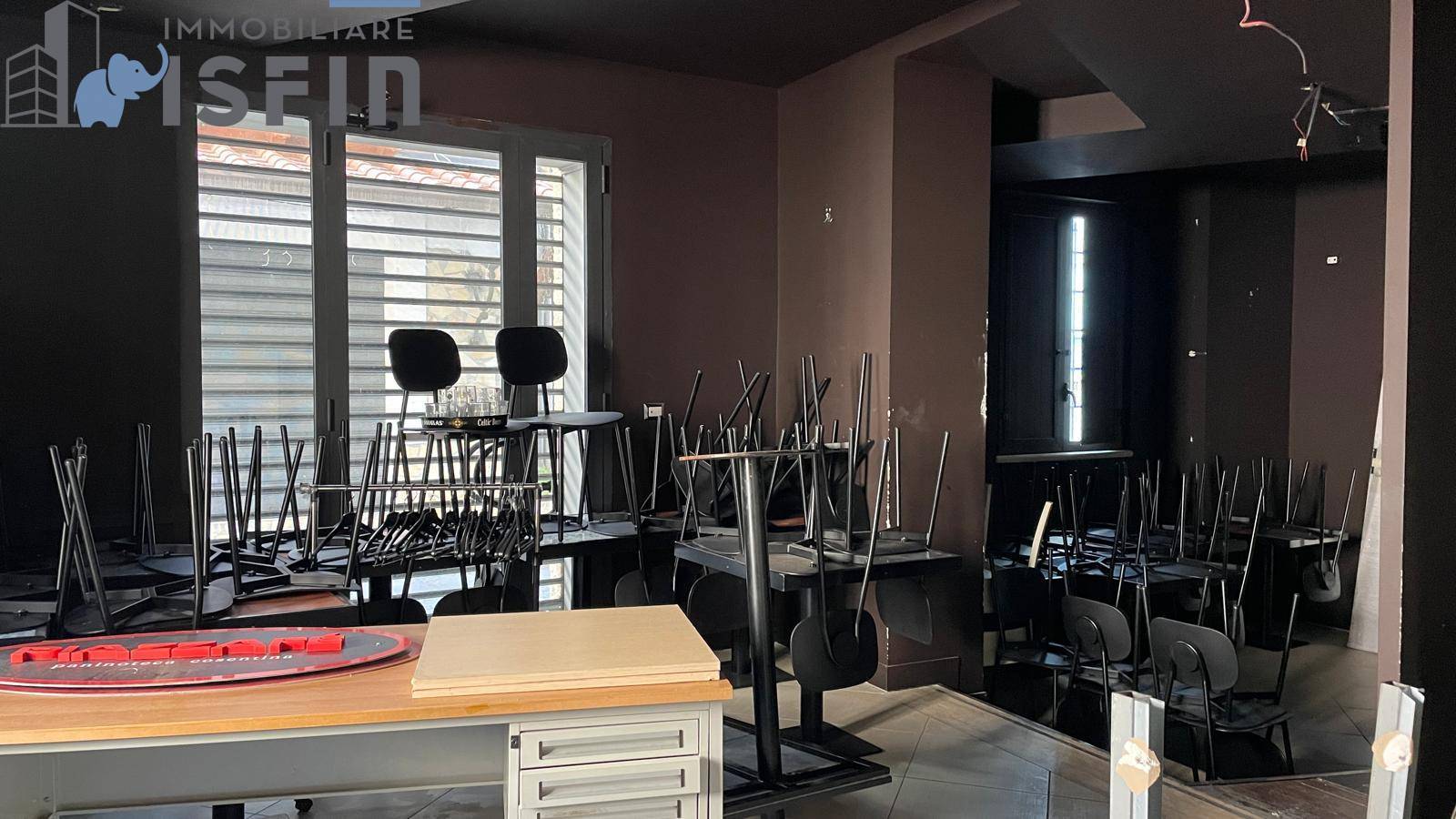 Locale commerciale in affitto a Cosenza, Centro