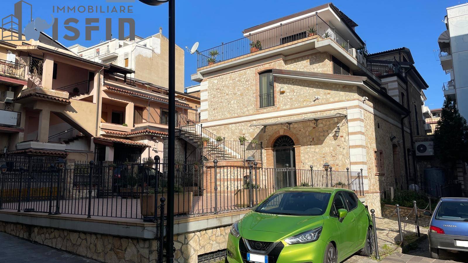 Locale commerciale in affitto a Cosenza, Centro