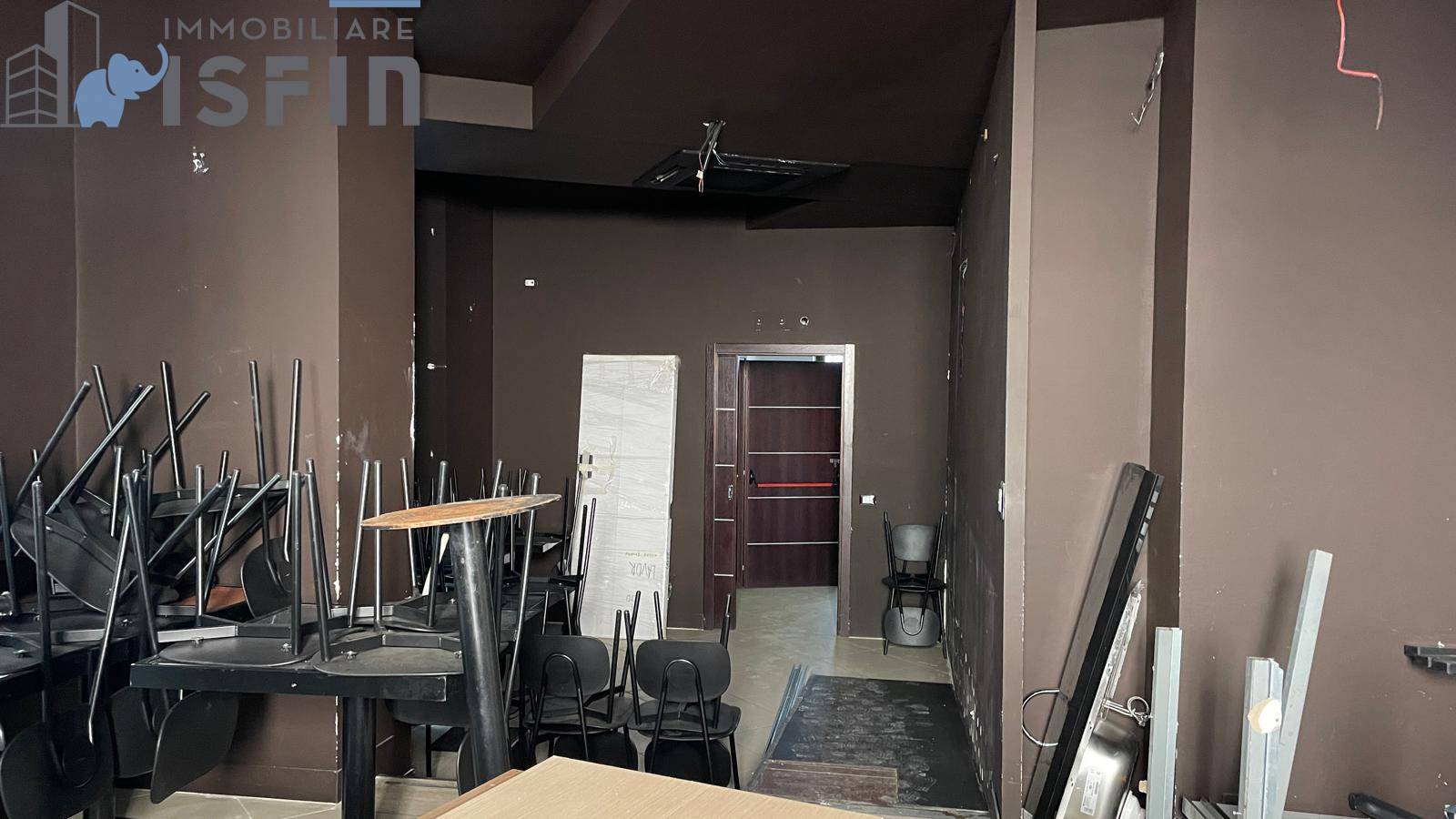 Locale commerciale in affitto a Cosenza, Centro