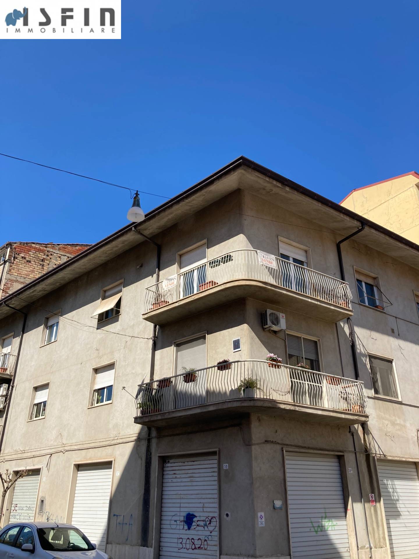 Locale commerciale in vendita a Cosenza, Centro