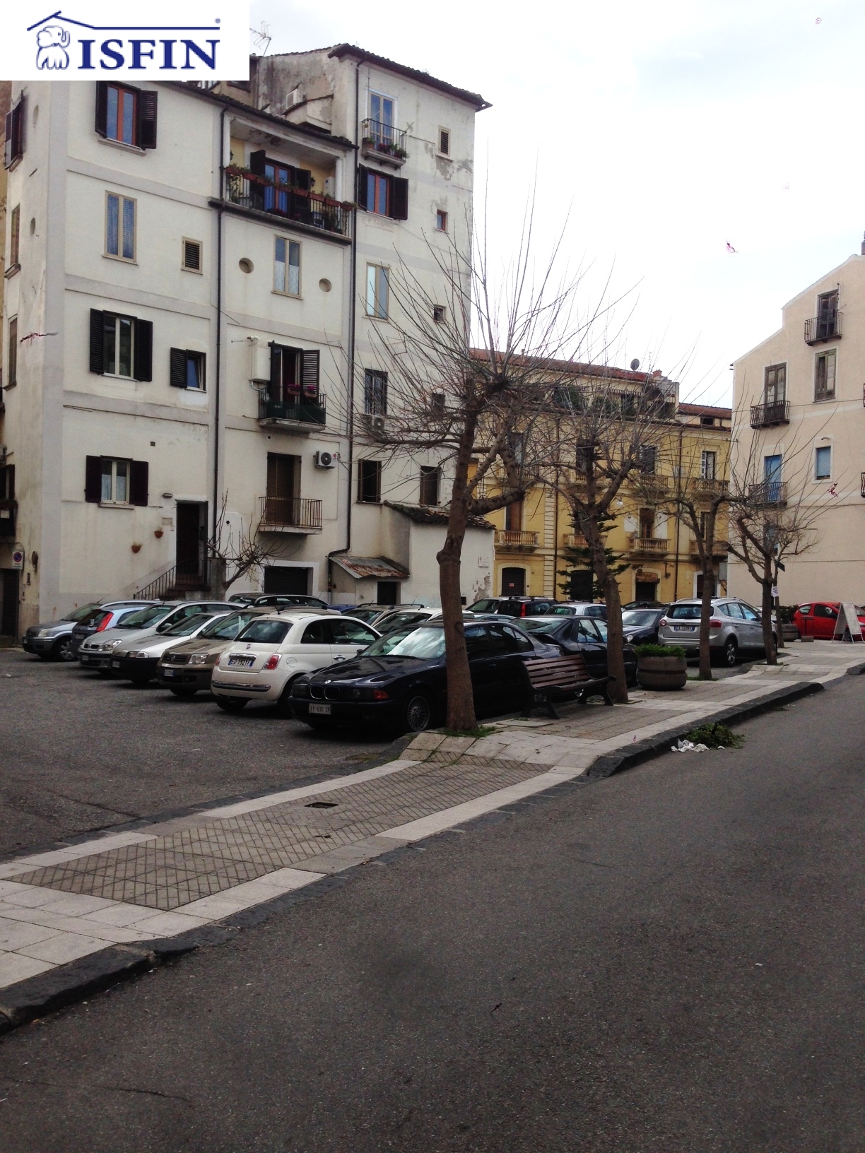 Locale commerciale in vendita a Cosenza, Centro