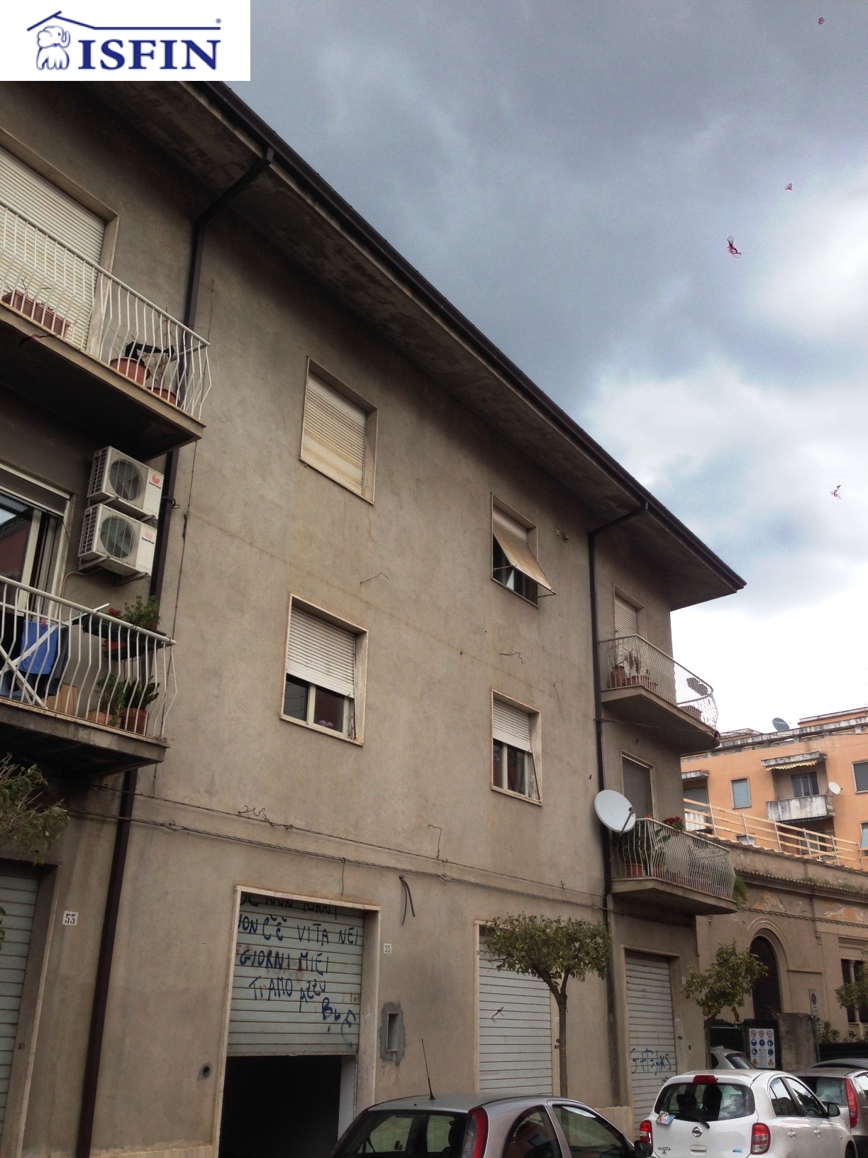 Locale commerciale in vendita a Cosenza, Centro