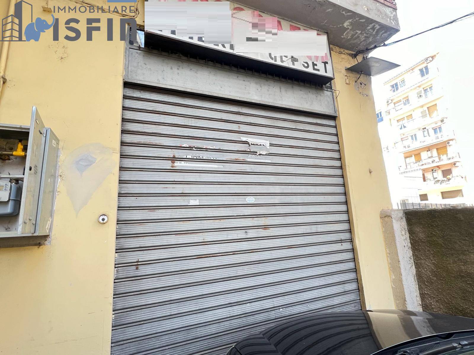 Locale commerciale in affitto a Cosenza, Centro