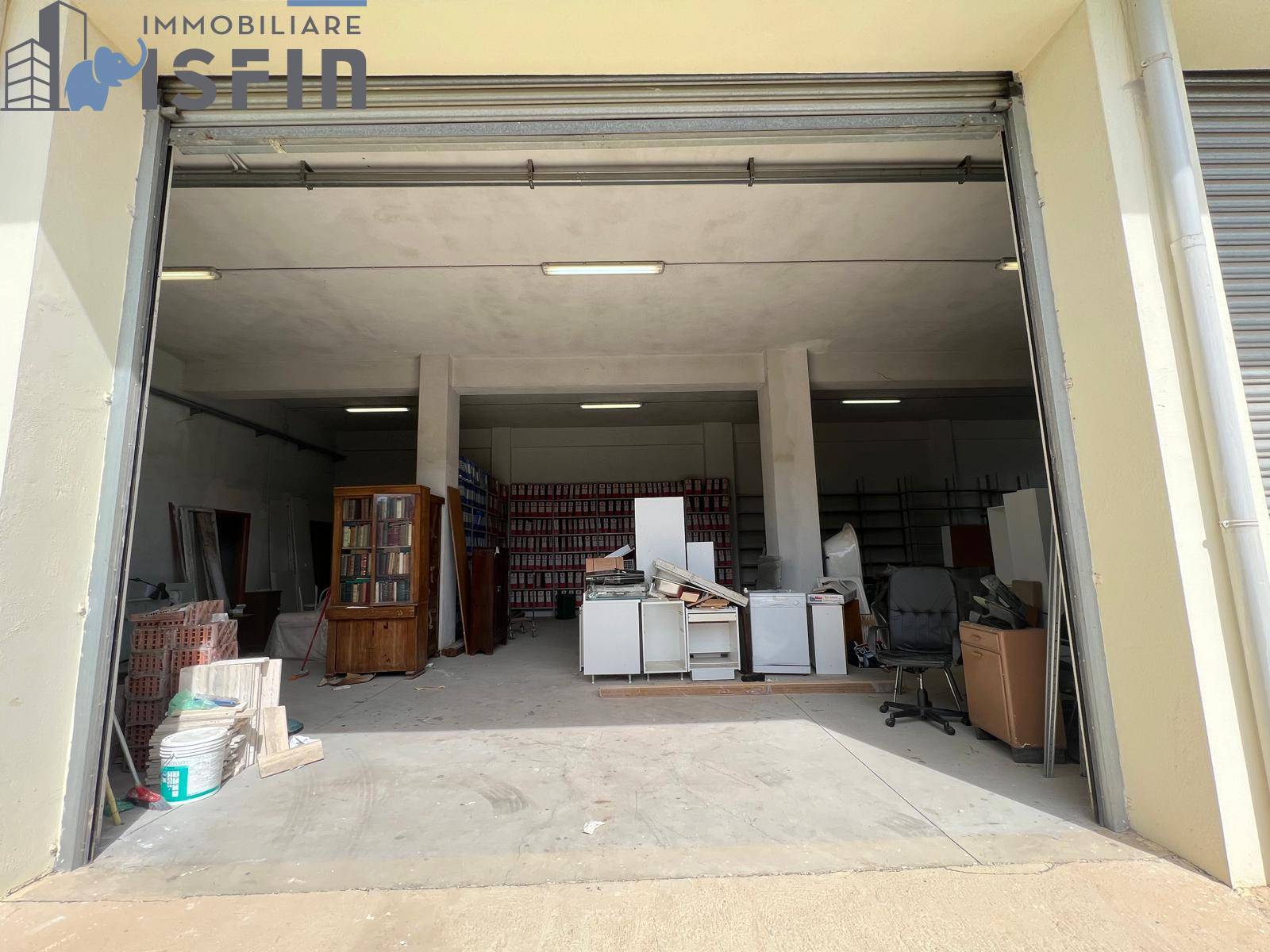 Locale Deposito in vendita a Rende, C.da Cutura/Ex Stazione FS