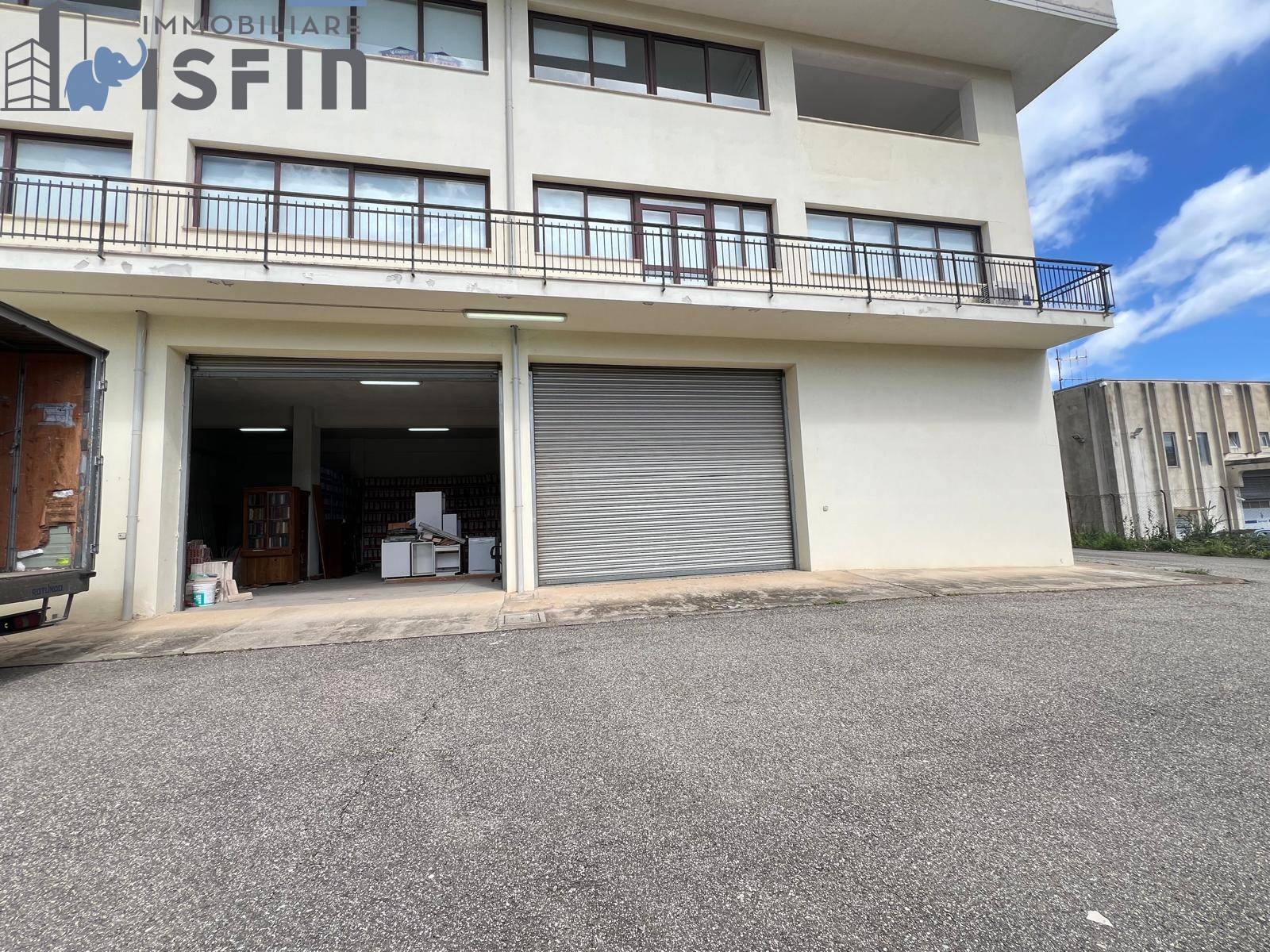 Locale Deposito in vendita a Rende, C.da Cutura/Ex Stazione FS