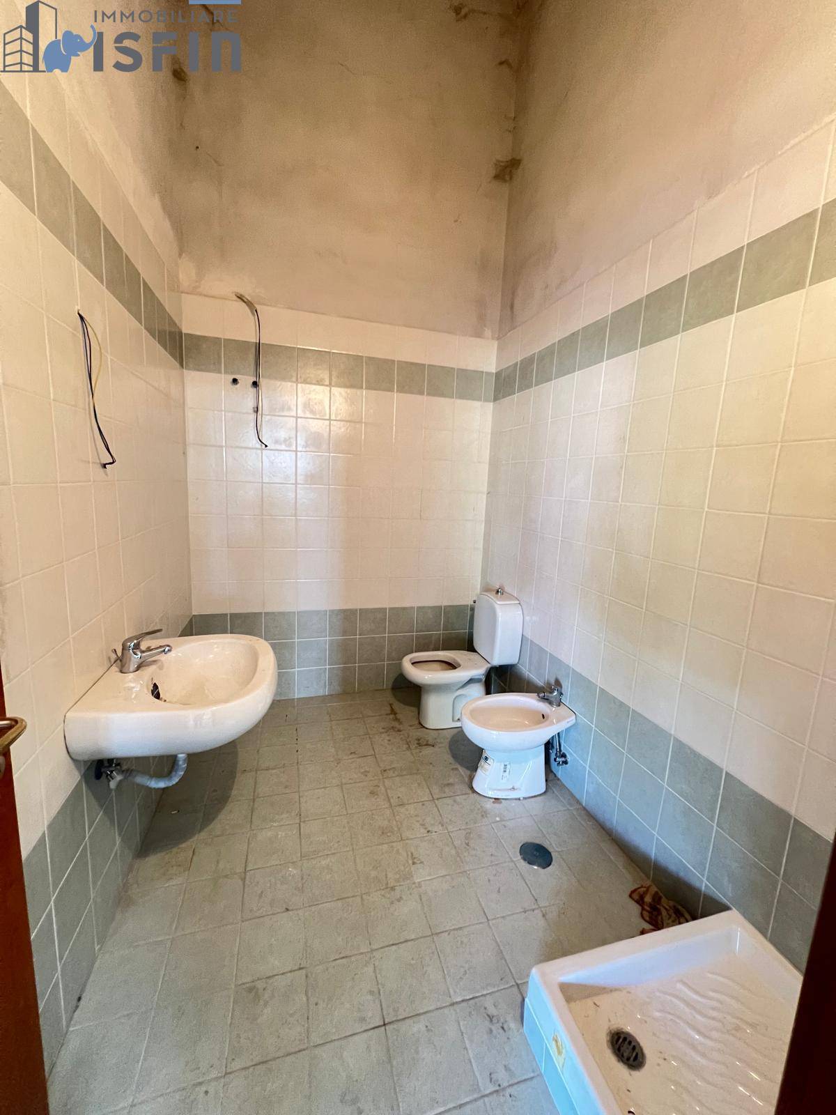 Locale Deposito in vendita a Rende, C.da Cutura/Ex Stazione FS