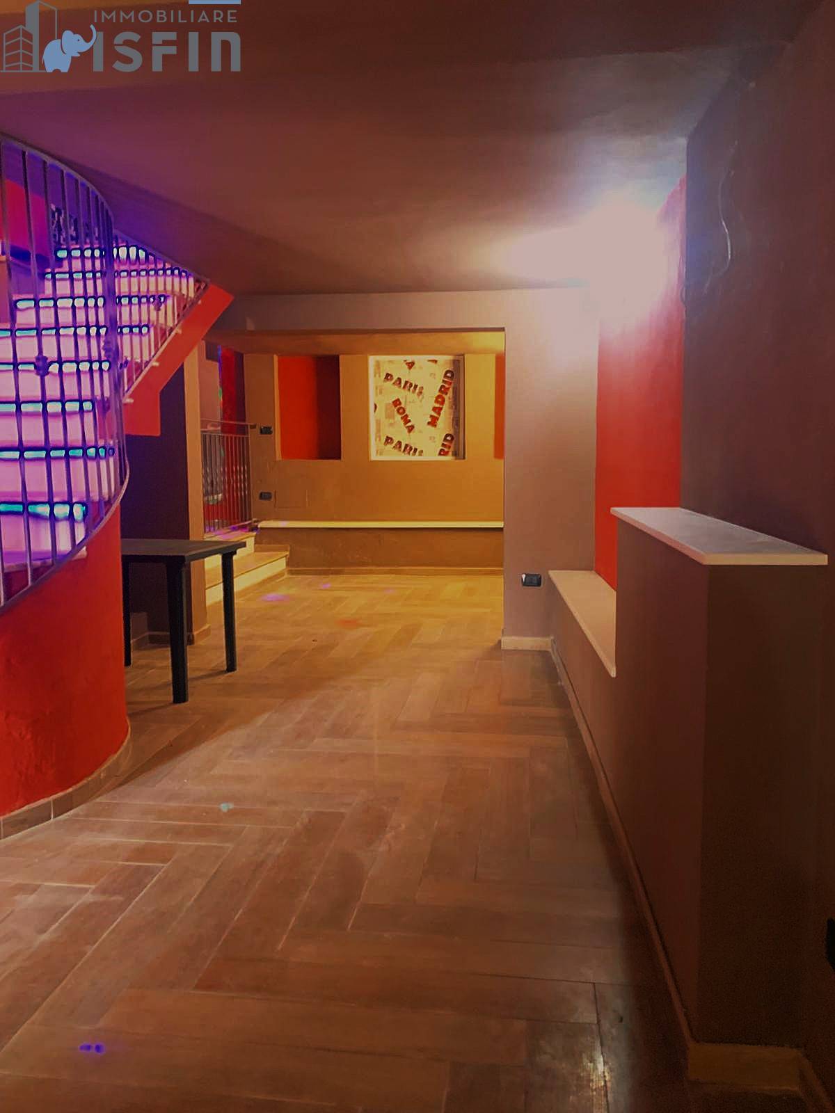 Locale commerciale in vendita a Rovito