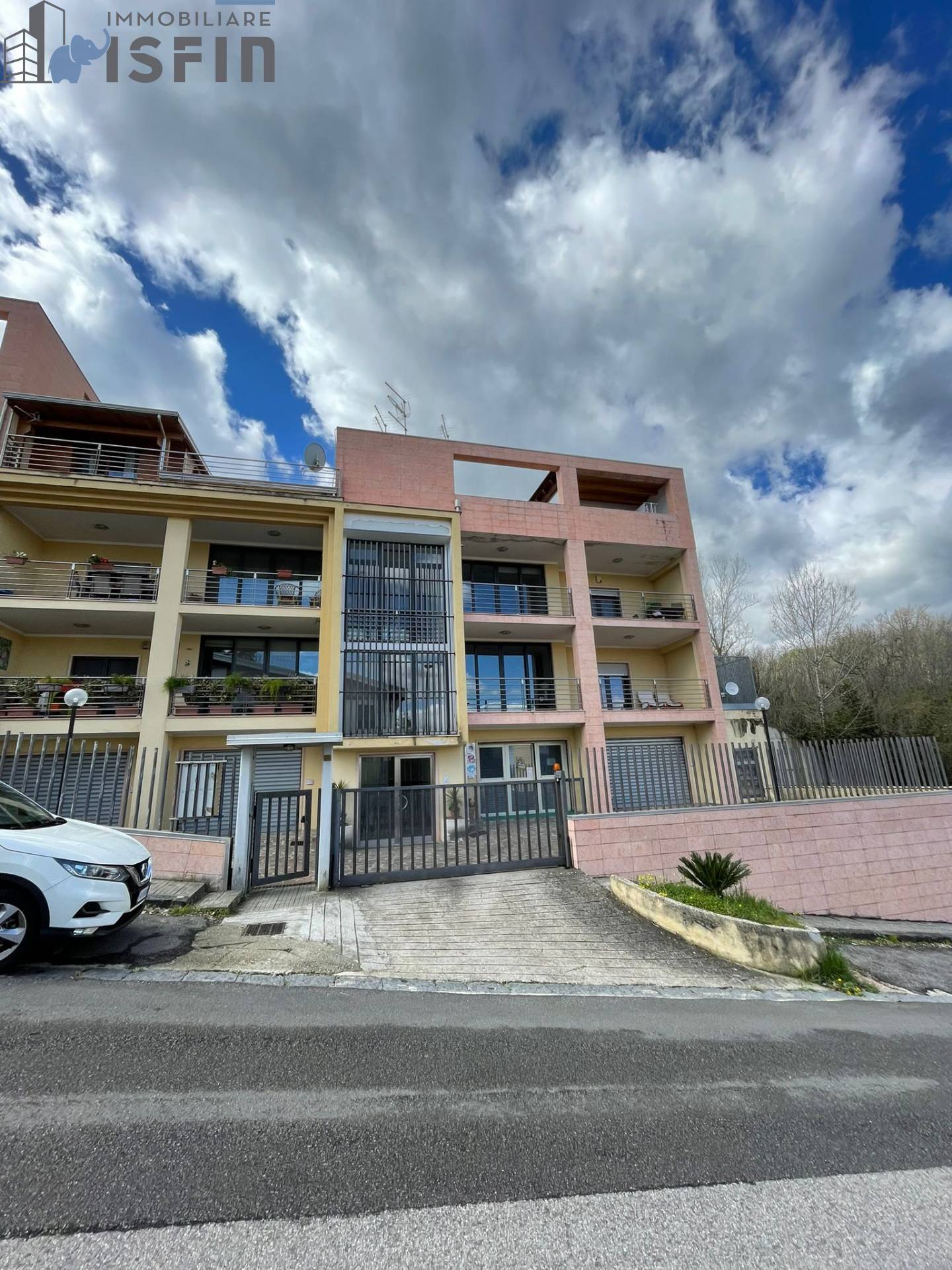 Box auto in vendita a Cosenza, Svincolo A2 - Pasquale Rossi - Repubblica