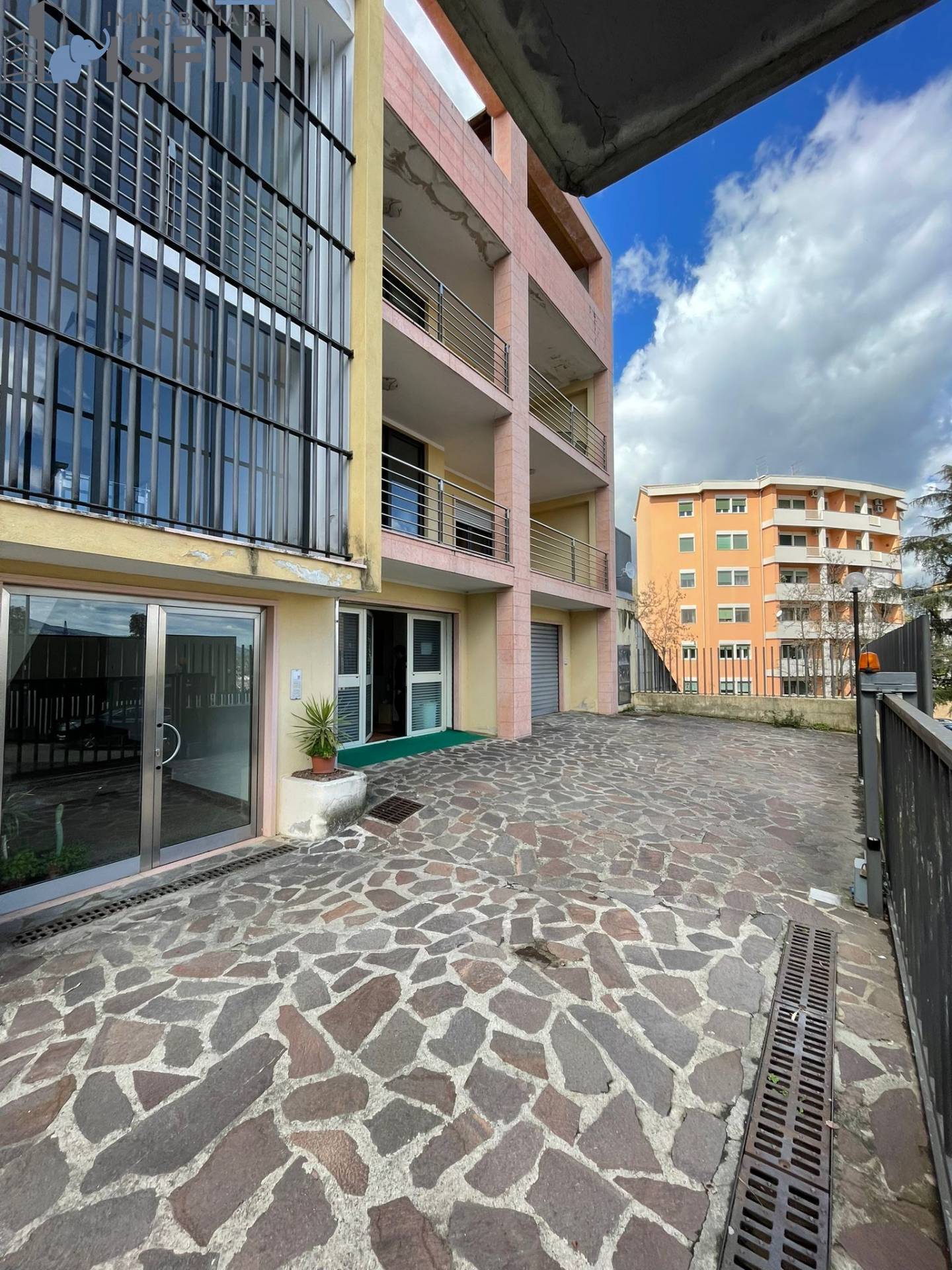 Box auto in vendita a Cosenza, Svincolo A2 - Pasquale Rossi - Repubblica