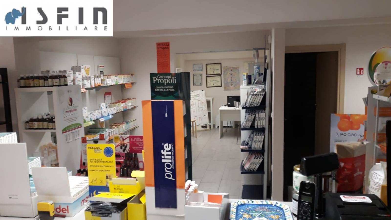 Locale commerciale in vendita a Cosenza, Centro