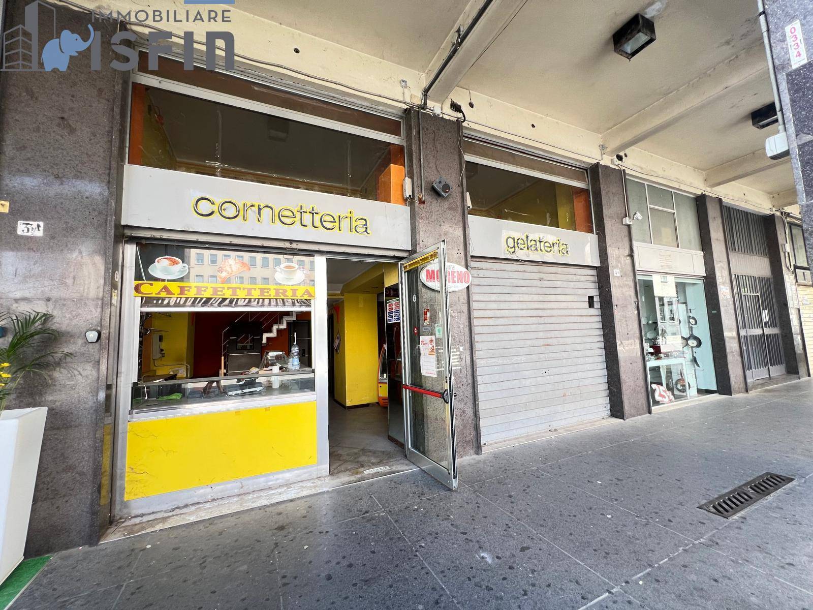 Locale commerciale in vendita a Cosenza, Centro