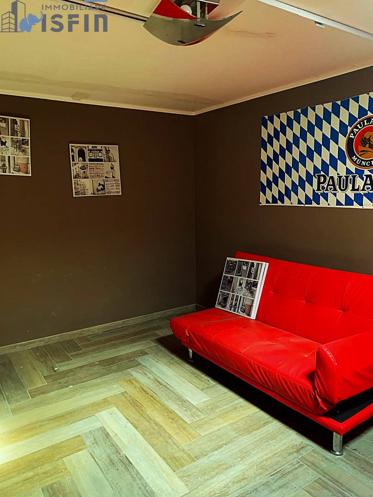 Locale commerciale in vendita a Rovito