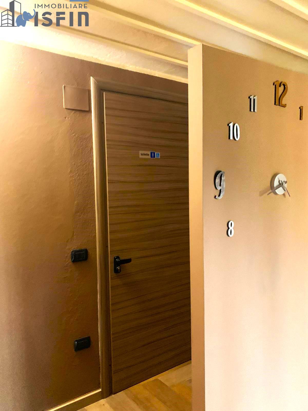 Locale commerciale in vendita a Rovito