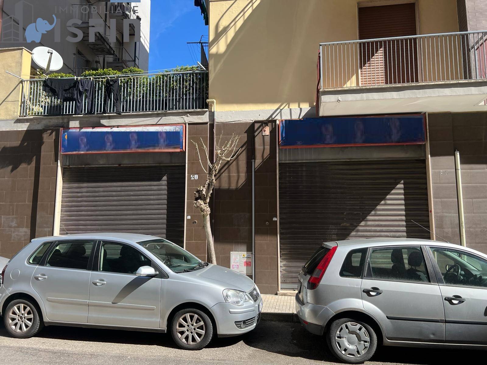 Locale commerciale in affitto a Cosenza, Centro