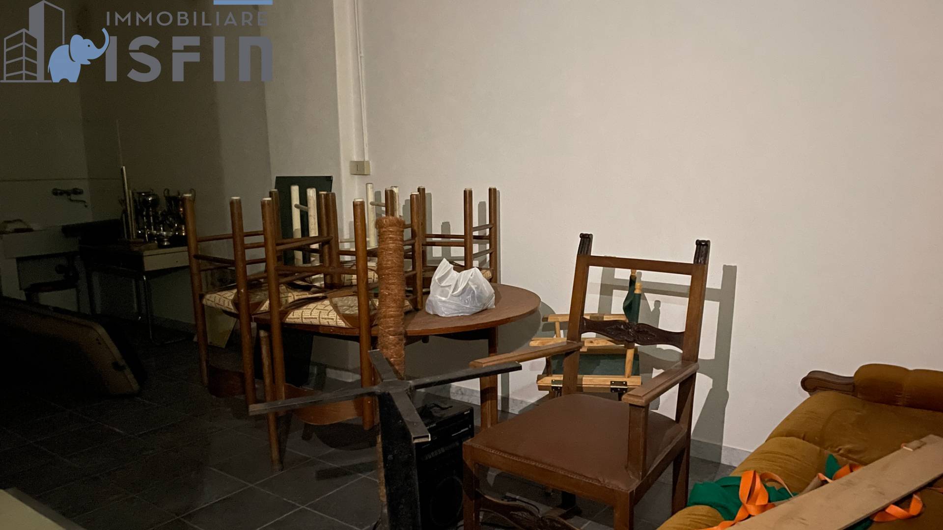 Magazzini Depositi in vendita a Cosenza, Centro