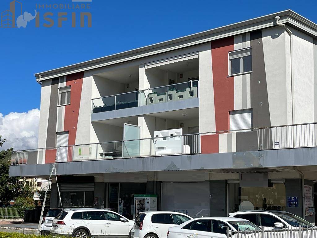 Locale commerciale in vendita a Rende