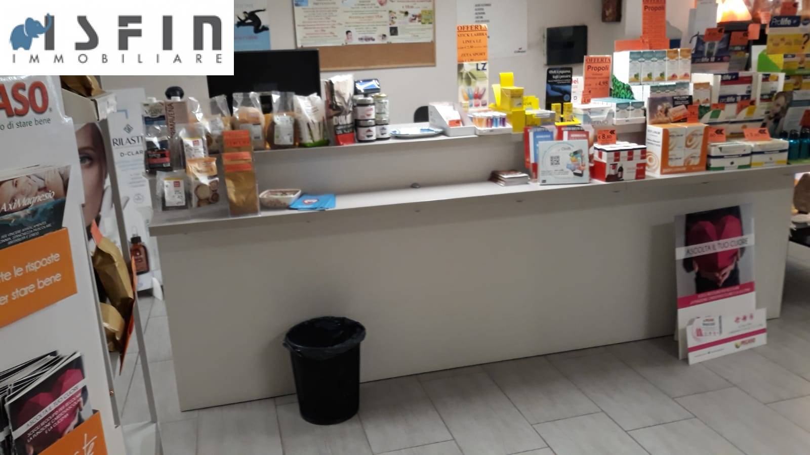 Locale commerciale in vendita a Cosenza, Centro