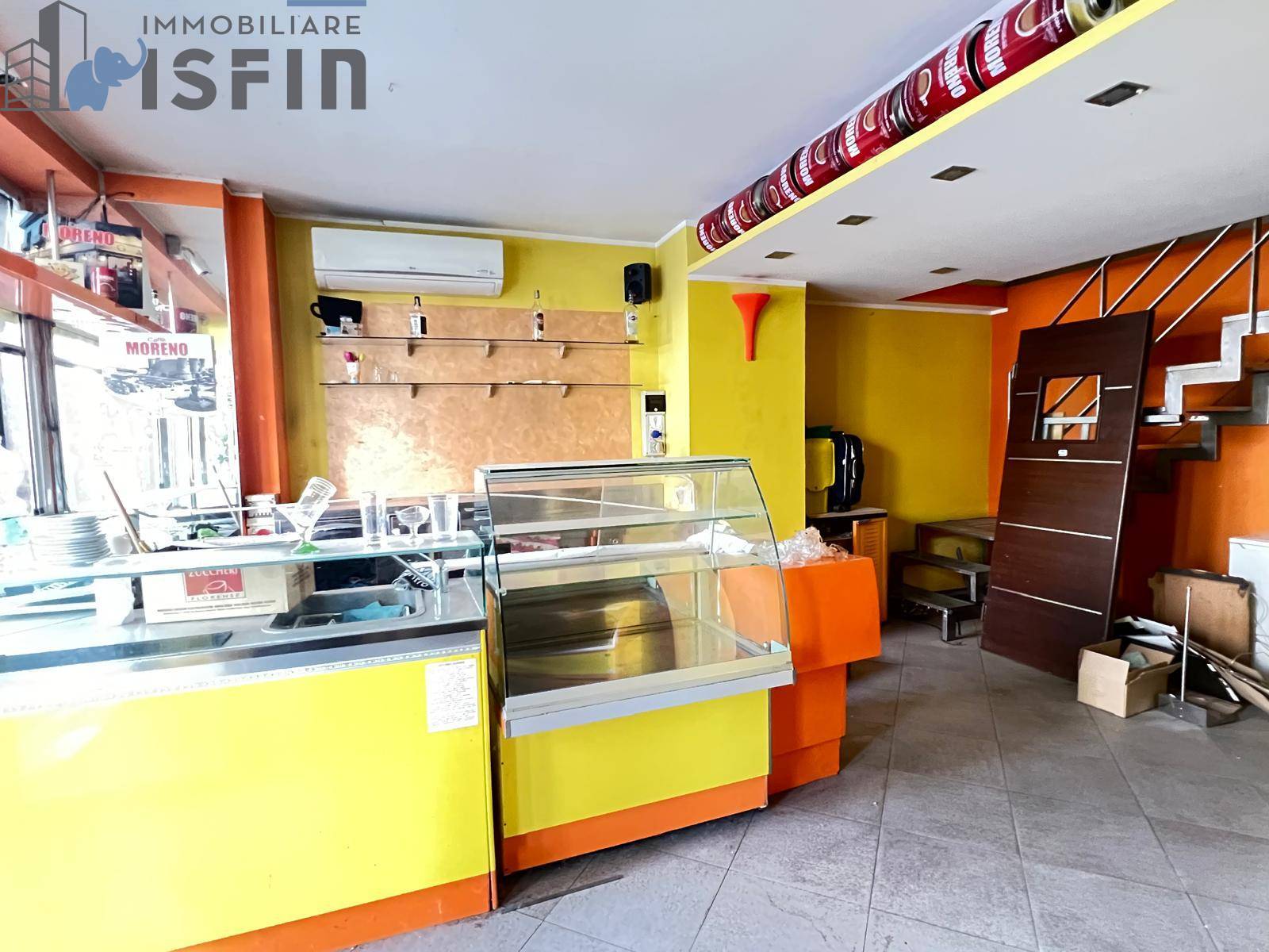 Locale commerciale in vendita a Cosenza, Centro