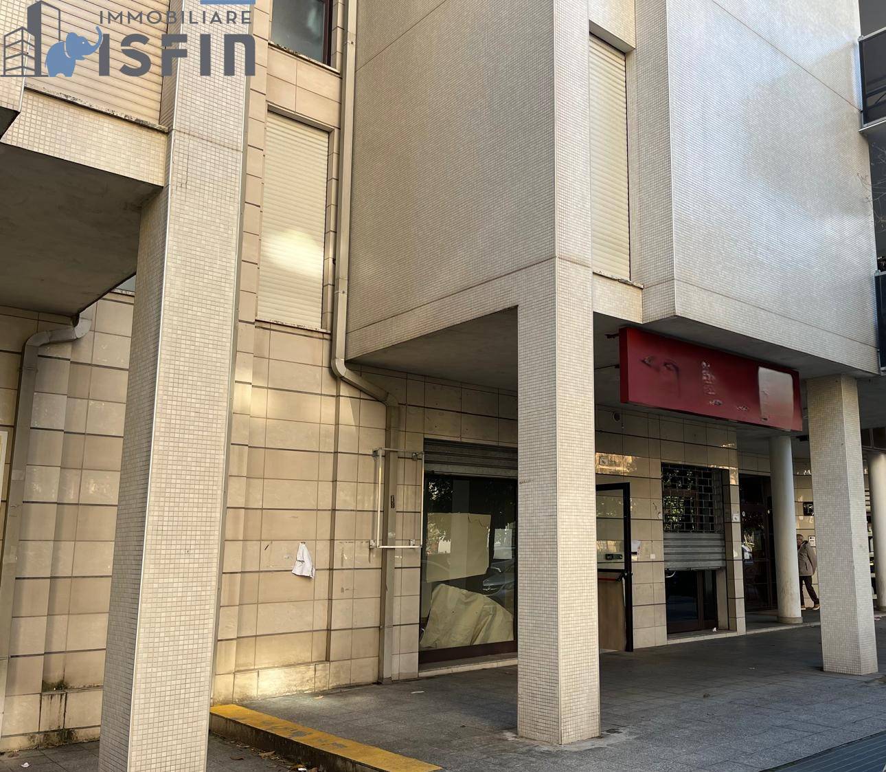 Locale commerciale in affitto a Rende, Commenda