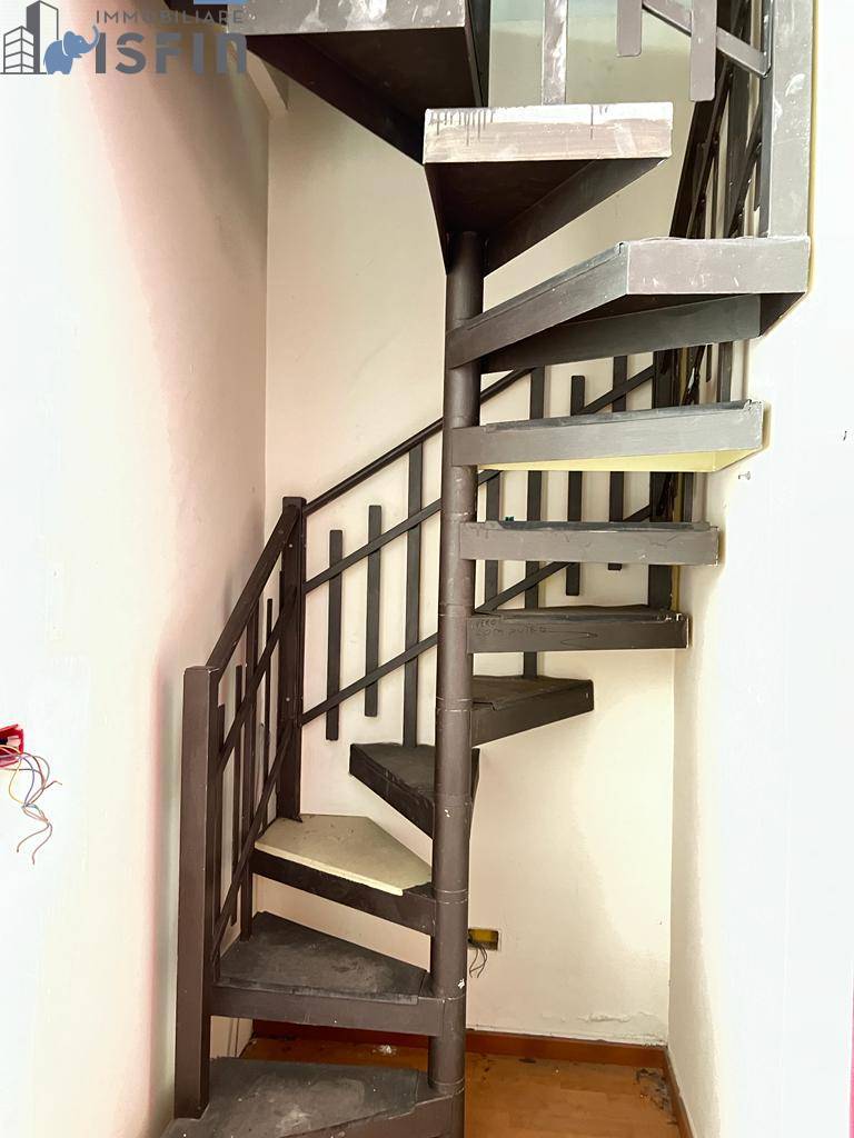 Locale commerciale in vendita a Cosenza, Centro