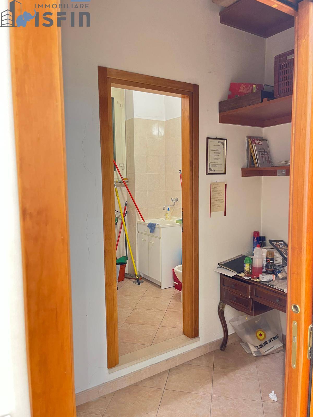 Locale commerciale in vendita a Cosenza, Centro