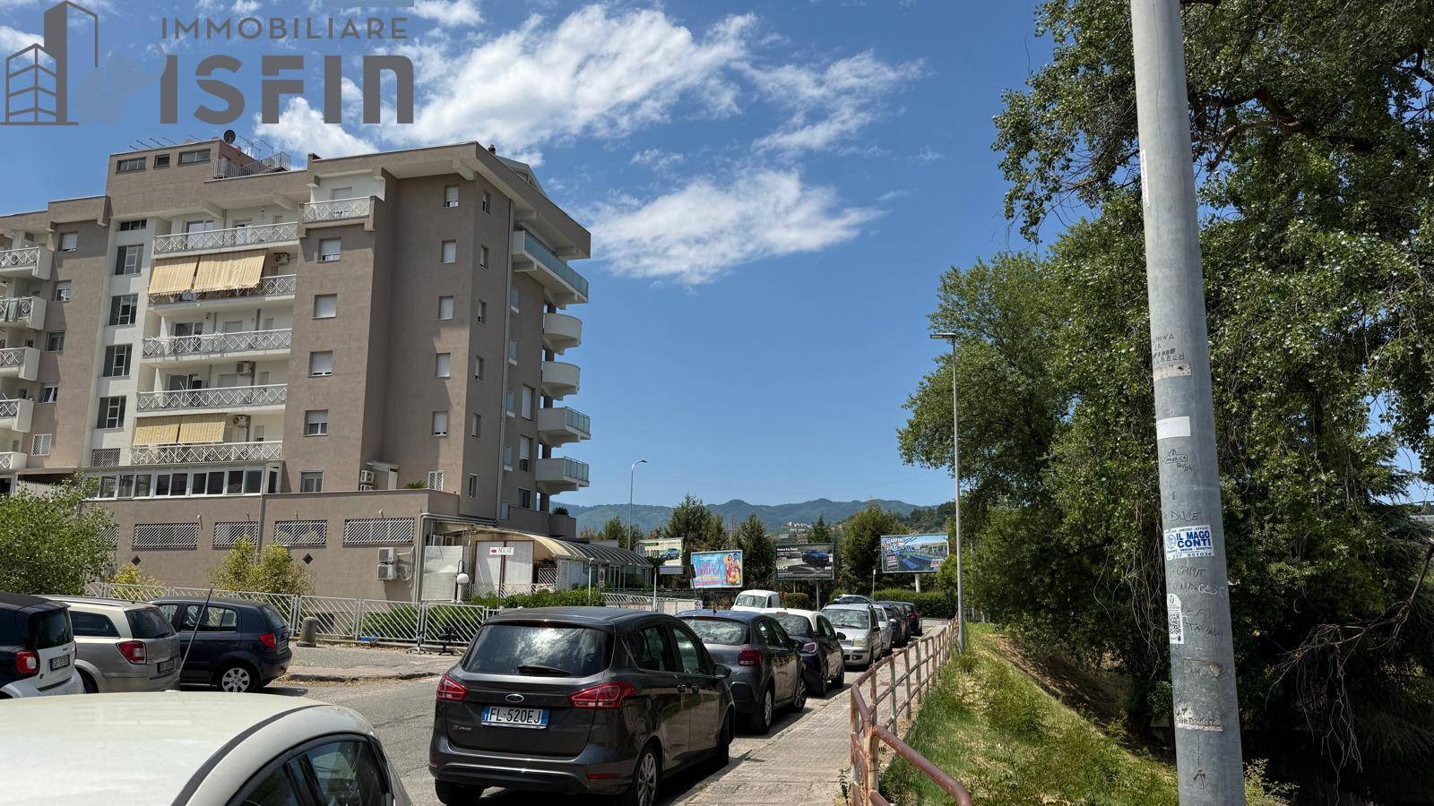 Locale commerciale in affitto a Cosenza, Centro