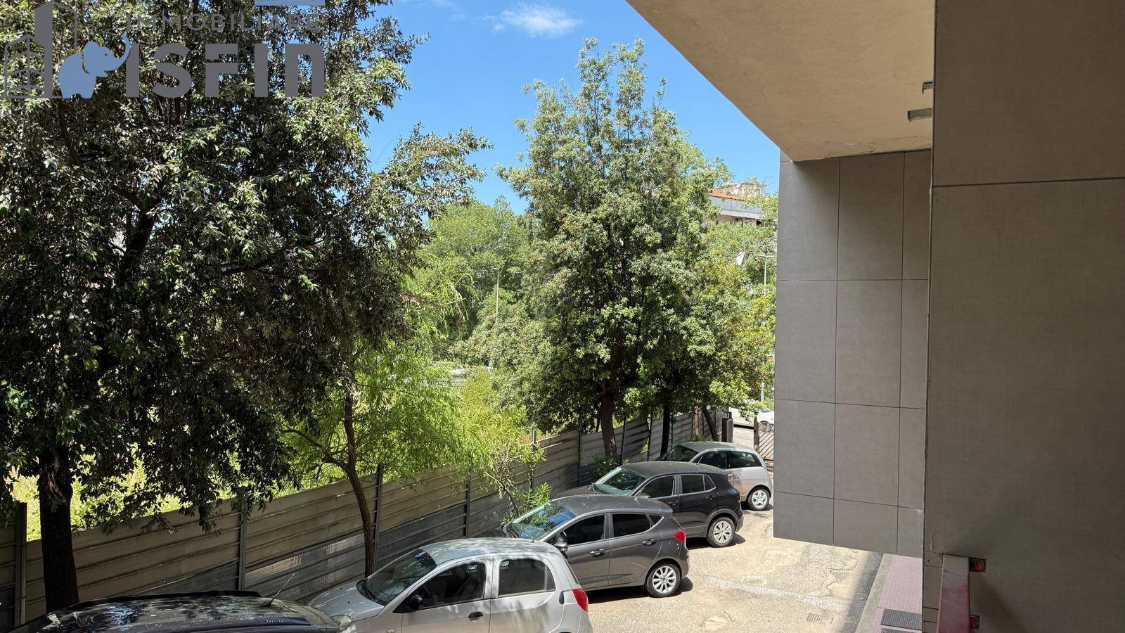 Locale commerciale in affitto a Cosenza, Centro