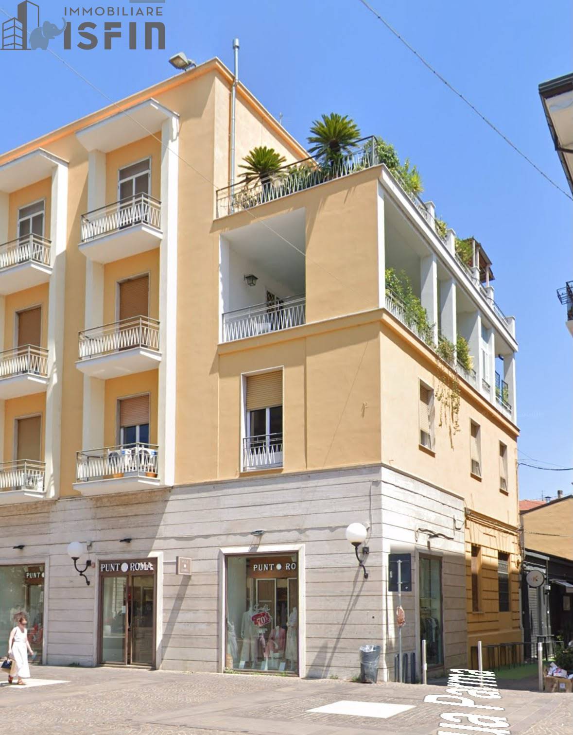 Locale commerciale in vendita a Cosenza, Centro