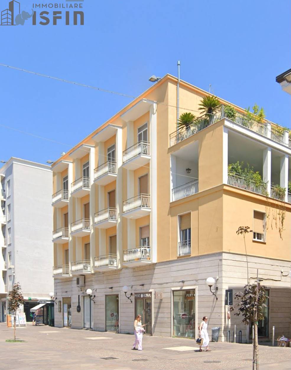 Locale commerciale in vendita a Cosenza, Centro