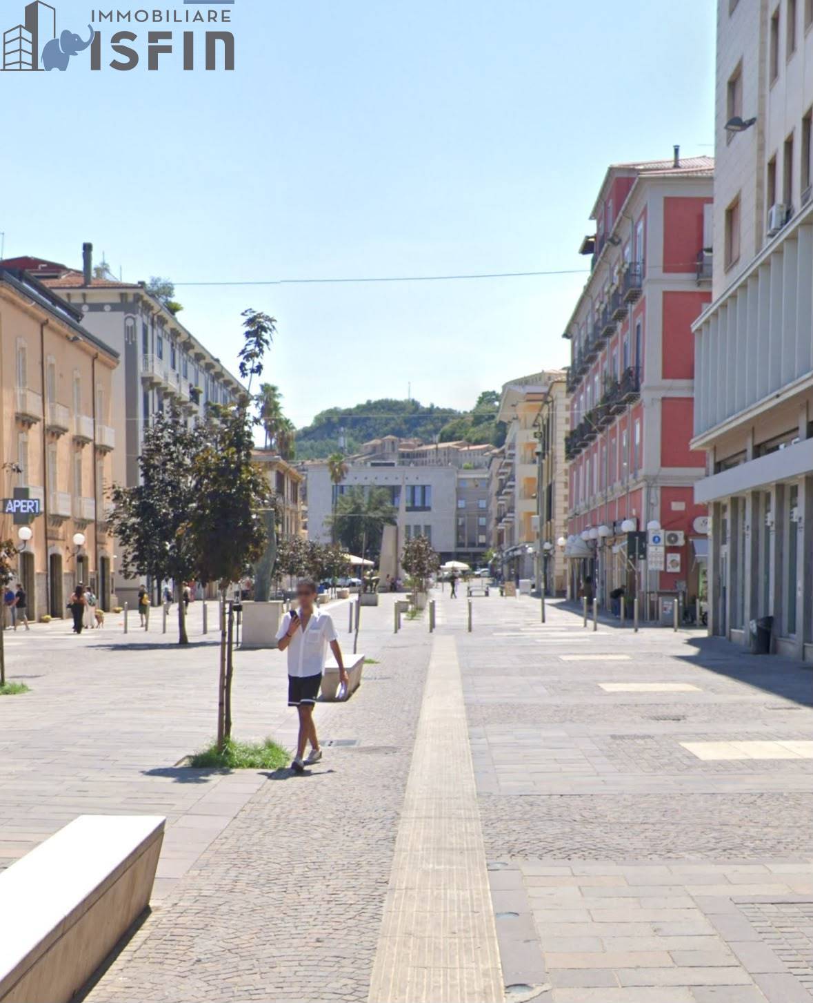 Locale commerciale in vendita a Cosenza, Centro