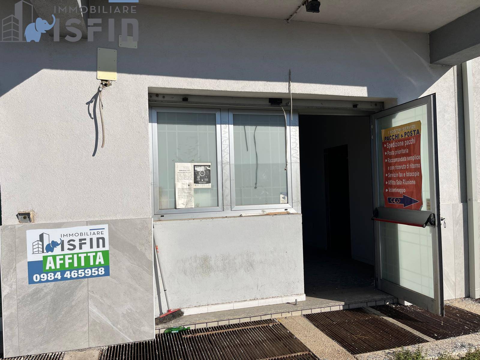 Locale commerciale in vendita a Rende, Quattromiglia