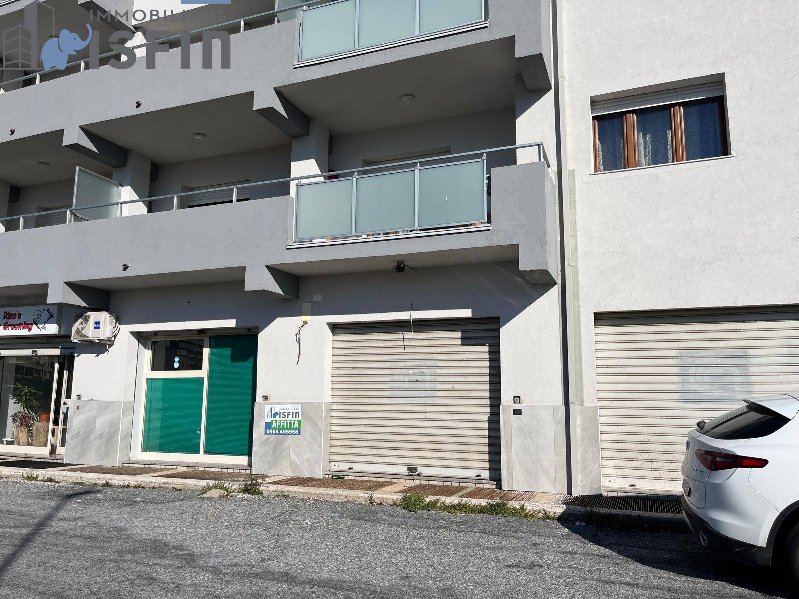 Locale commerciale in vendita a Rende, Quattromiglia