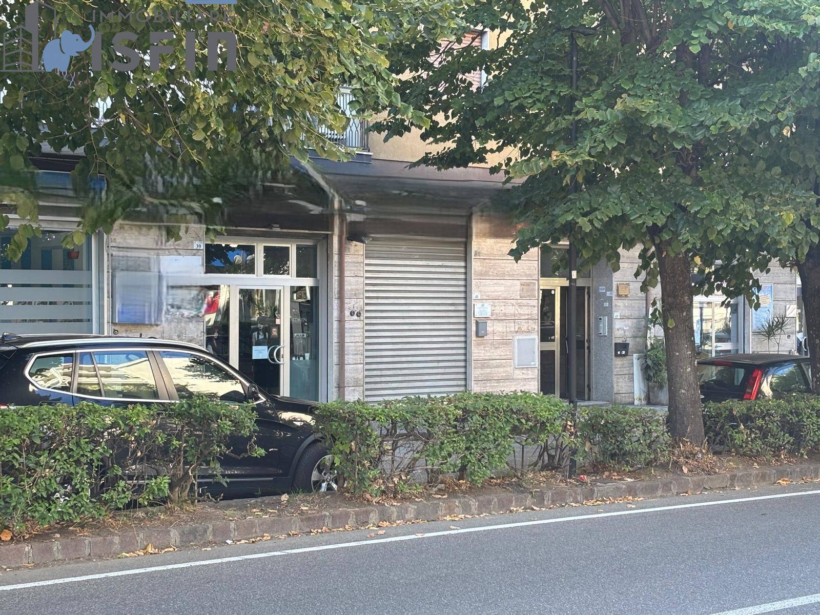 Locale commerciale in affitto a Rende, Quattromiglia